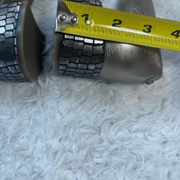 Anne Klein metallic taupe leather slip on shoes 1.5” Block heels SZ8.5M - Picture 8 of 13